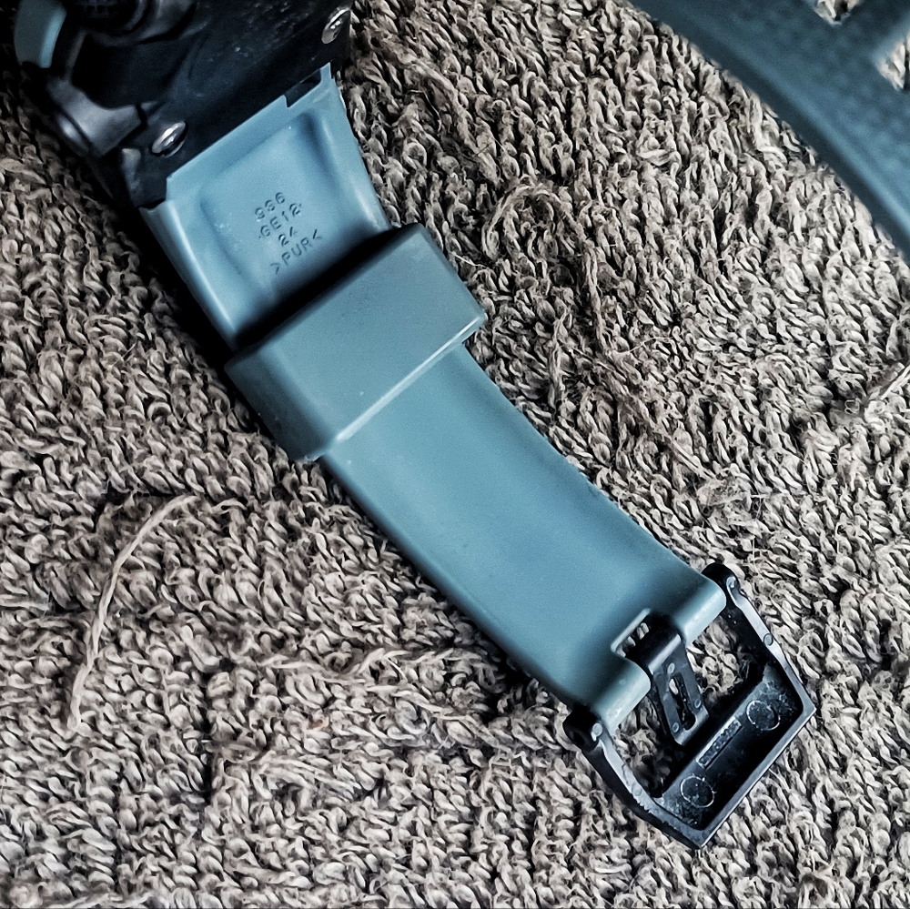 CASIO G-SHOCK - GA2000SU-2A ( UNISEX ) - Picture 9 of 11
